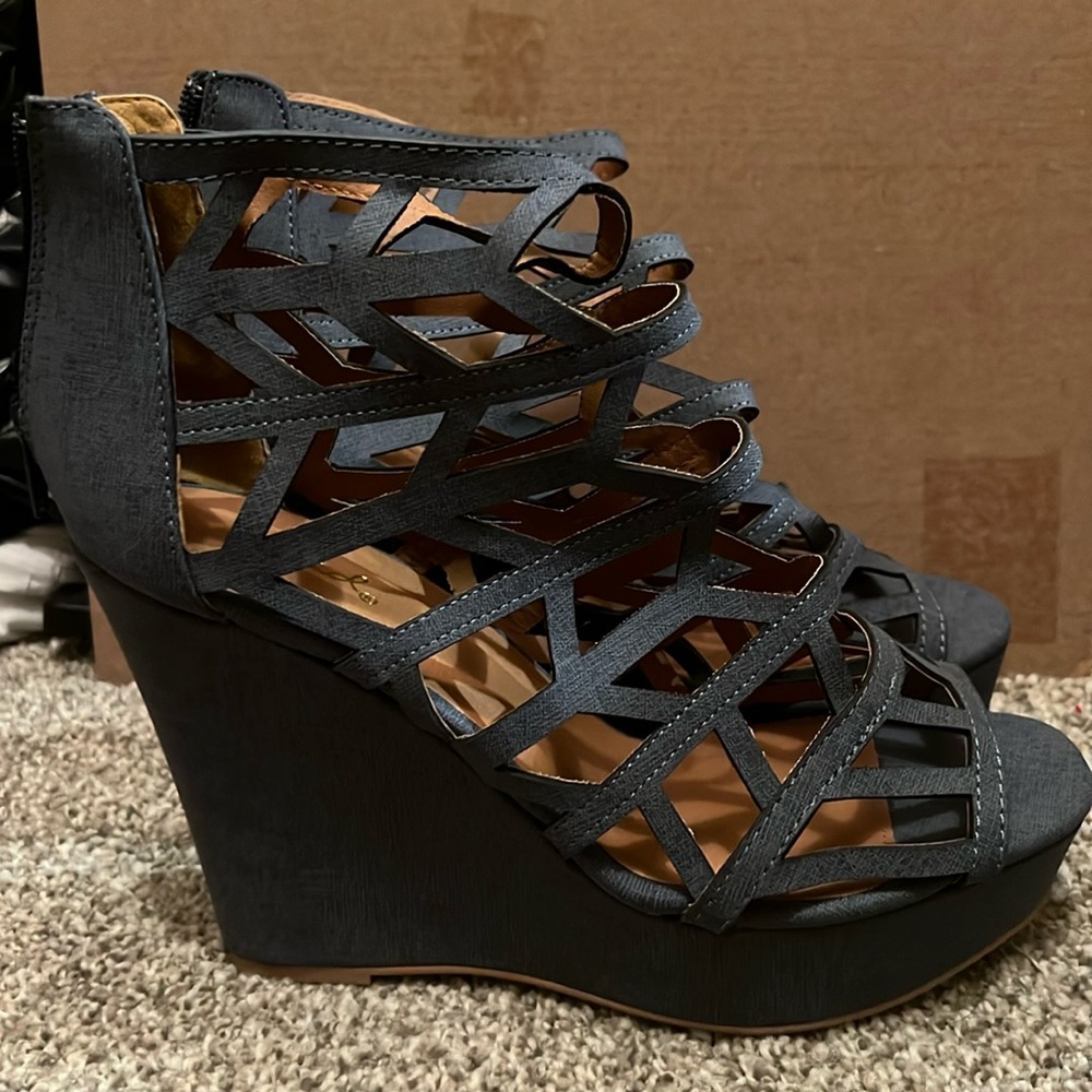 Blue wedges
